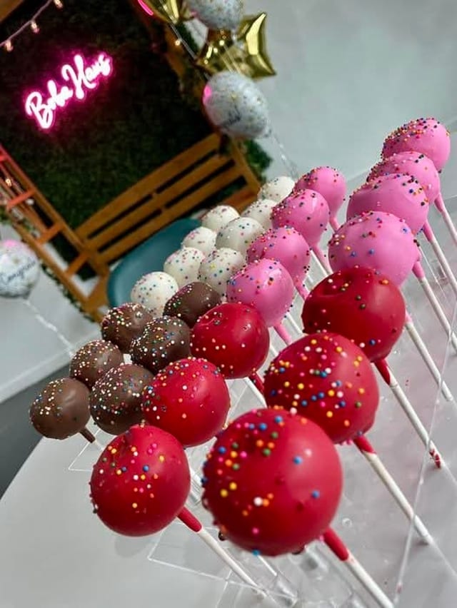 Cake pop (1 piece).